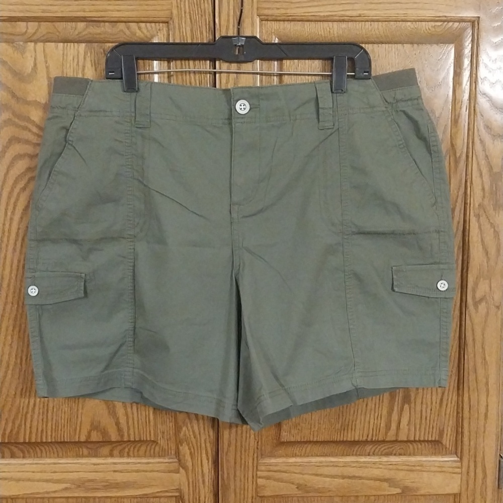 Style & Co NWT Women's Mid-Rise Comfort Waist Cargi Shorts Size 16W Olive Green